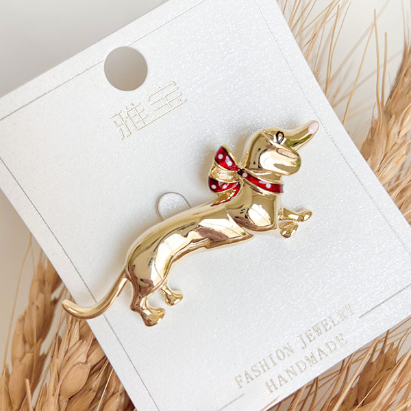 سنجاق سینه ی داگو